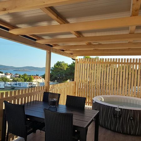 Tiny House Lily With Jacuzzi Apartment Sveti Filip i Jakov Ngoại thất bức ảnh