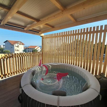Tiny House Lily With Jacuzzi Apartment Sveti Filip i Jakov Ngoại thất bức ảnh