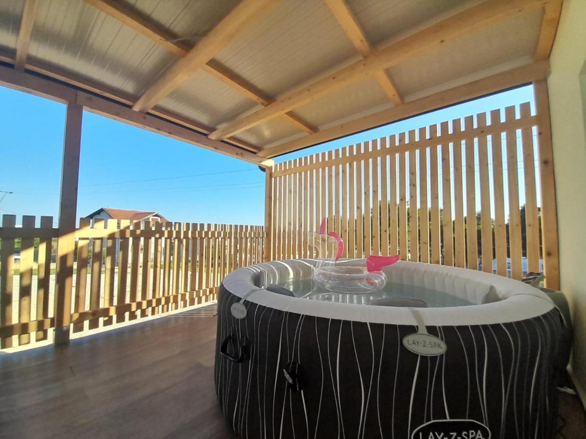 Tiny House Lily With Jacuzzi Apartment Sveti Filip i Jakov Ngoại thất bức ảnh