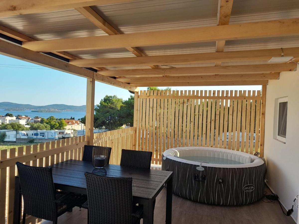 Tiny House Lily With Jacuzzi Apartment Sveti Filip i Jakov Ngoại thất bức ảnh
