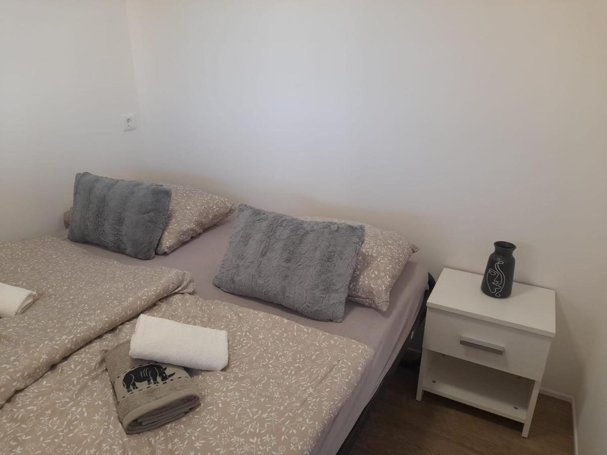 Tiny House Lily With Jacuzzi Apartment Sveti Filip i Jakov Ngoại thất bức ảnh