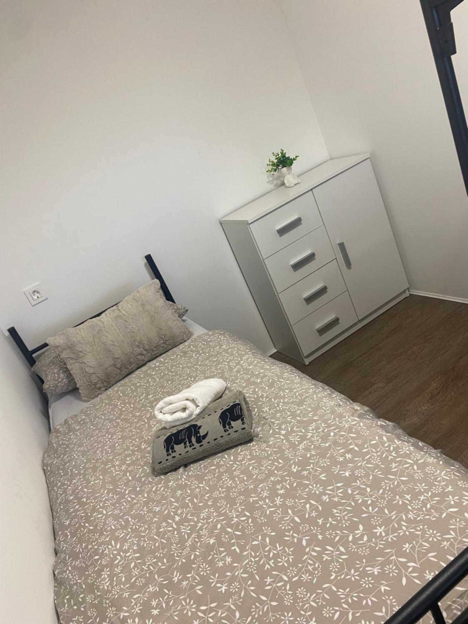 Tiny House Lily With Jacuzzi Apartment Sveti Filip i Jakov Ngoại thất bức ảnh