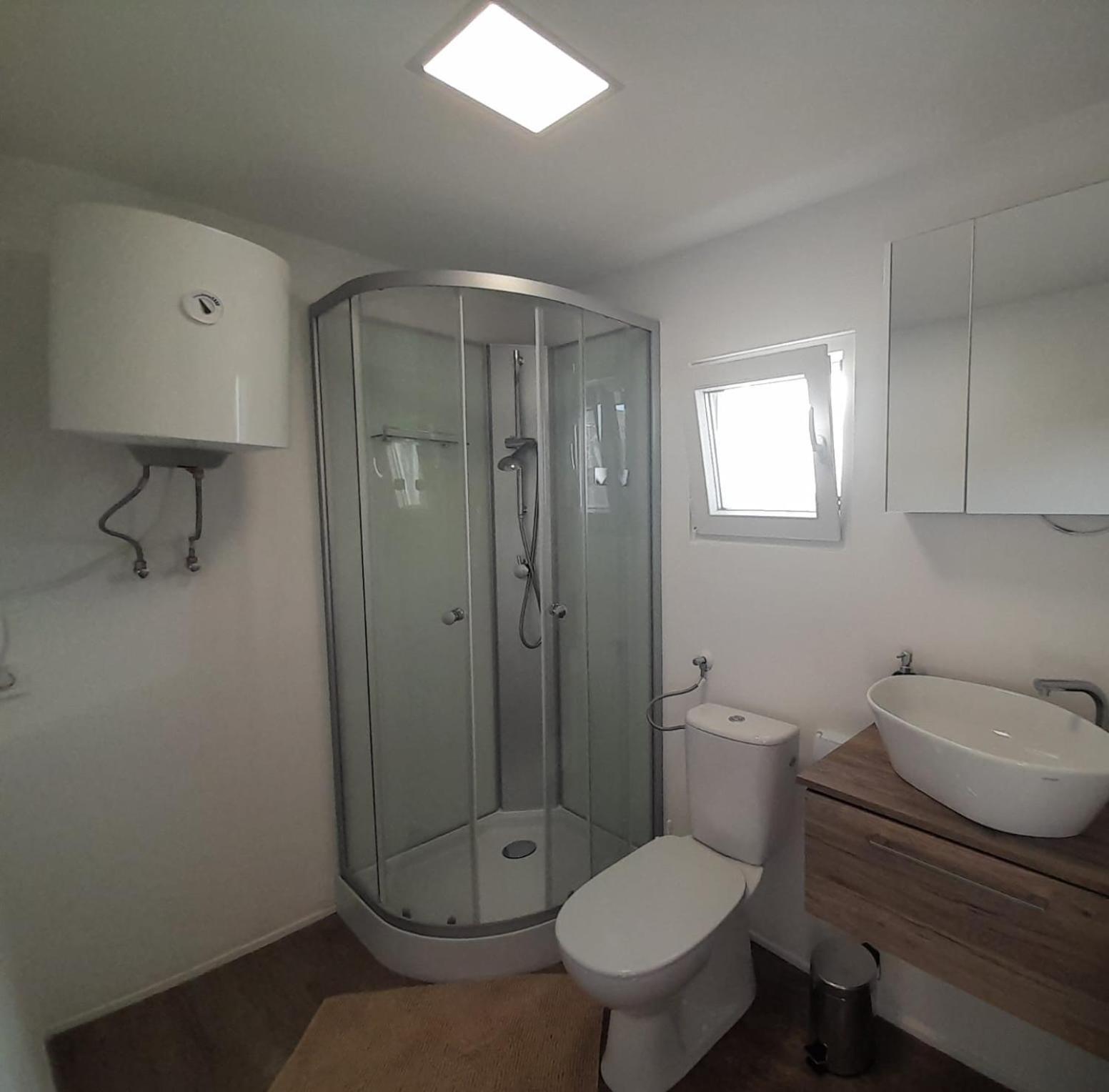 Tiny House Lily With Jacuzzi Apartment Sveti Filip i Jakov Ngoại thất bức ảnh
