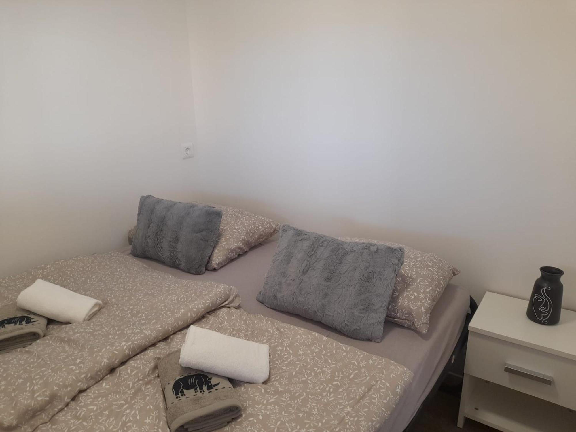 Tiny House Lily With Jacuzzi Apartment Sveti Filip i Jakov Ngoại thất bức ảnh