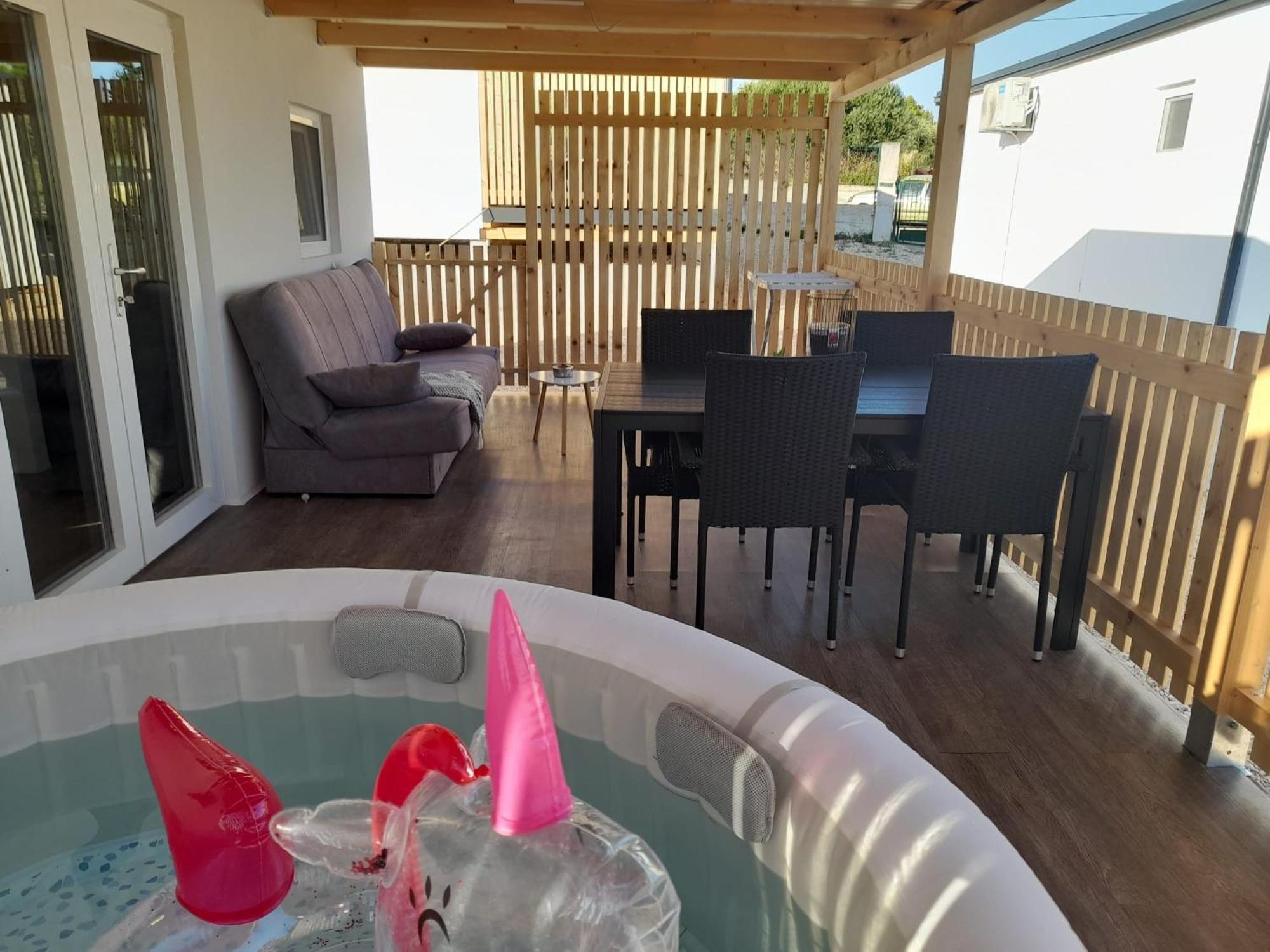 Tiny House Lily With Jacuzzi Apartment Sveti Filip i Jakov Ngoại thất bức ảnh