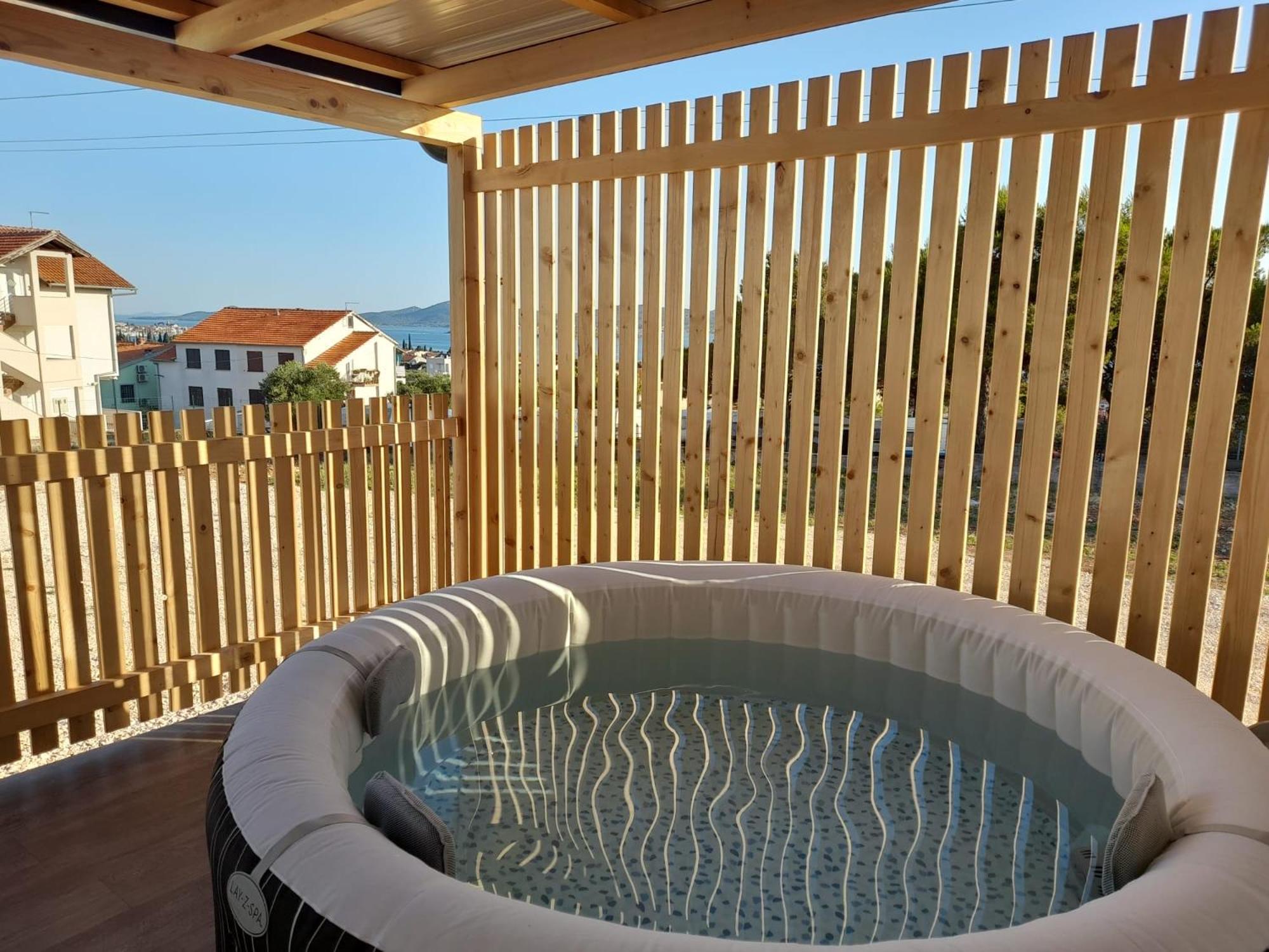 Tiny House Lily With Jacuzzi Apartment Sveti Filip i Jakov Ngoại thất bức ảnh