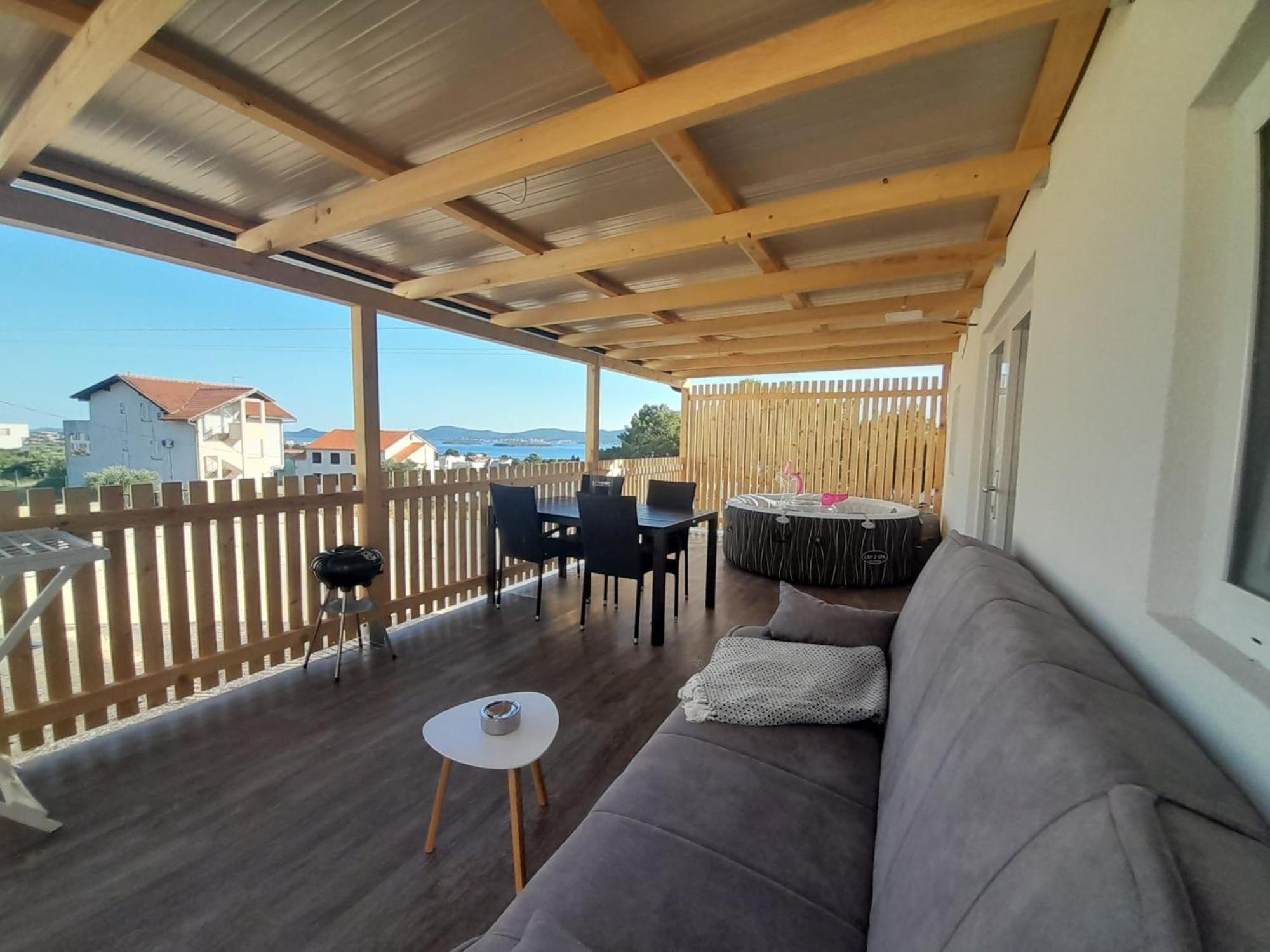 Tiny House Lily With Jacuzzi Apartment Sveti Filip i Jakov Ngoại thất bức ảnh