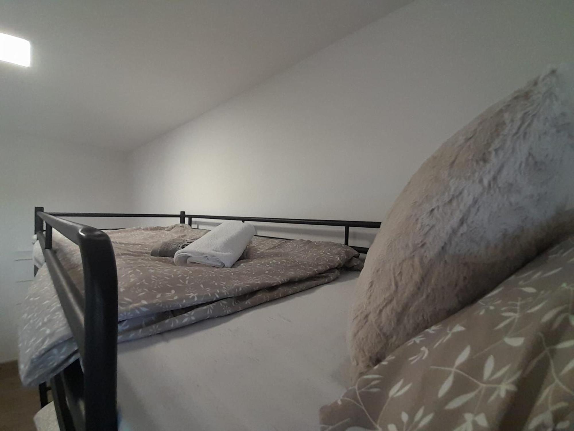 Tiny House Lily With Jacuzzi Apartment Sveti Filip i Jakov Ngoại thất bức ảnh