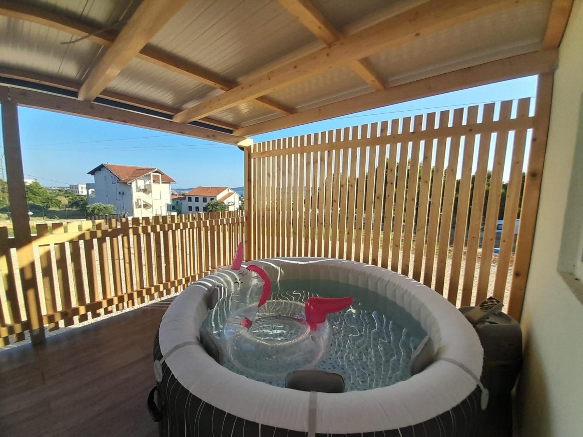 Tiny House Lily With Jacuzzi Apartment Sveti Filip i Jakov Ngoại thất bức ảnh