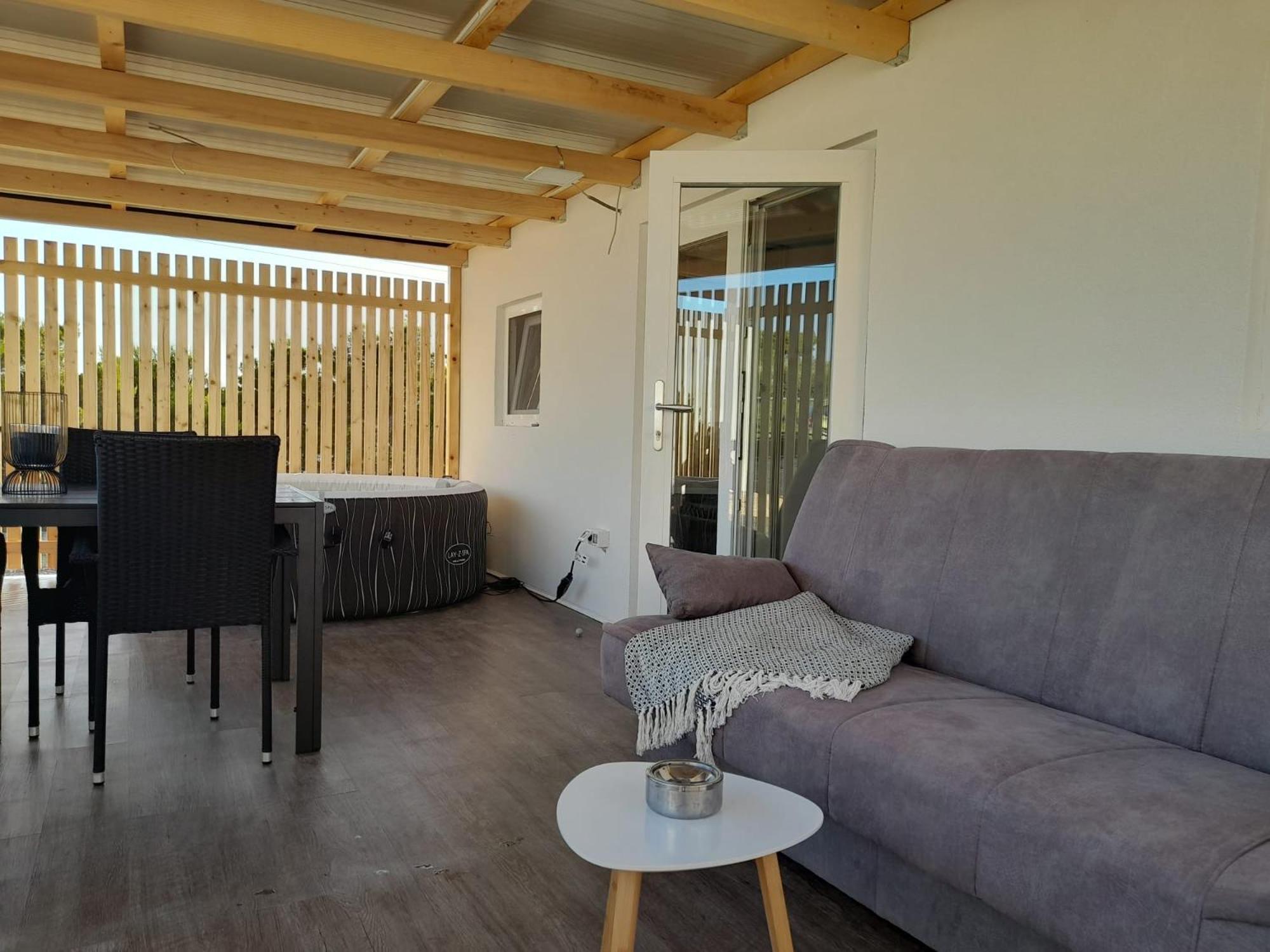 Tiny House Lily With Jacuzzi Apartment Sveti Filip i Jakov Ngoại thất bức ảnh